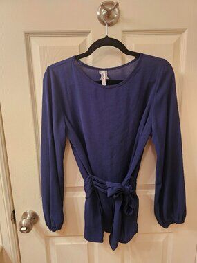 NWOT 2 Hearts Medium Navy Blouse w / Tie